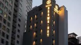 西面棕色波点金色酒店