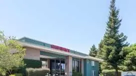 桑尼维尔戴斯套房酒店