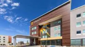La Quinta Inn & Suites by Wyndham El Paso East Loop-375