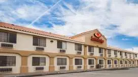 Econo Lodge Inn & Suites