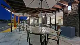 萨克拉门托机场纳多马斯万豪唐普雷斯套房酒店