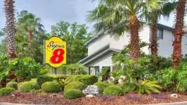 Super-8-Gainesville-I-75-Hospital-University-Area