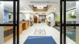 Holiday Inn Express and Suites Rochester West-Medical Center By IHG