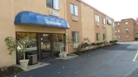 Travelodge by Wyndham Cleveland Lakewood