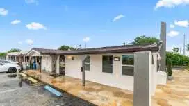 Super 8 by Wyndham Lantana West Palm Beach