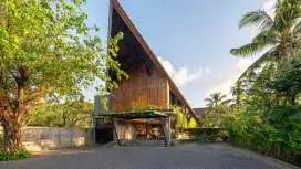 Kayumas Seminyak Resort