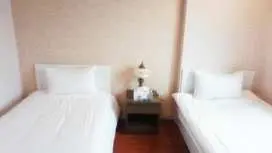 red roof home stay