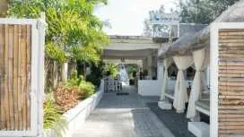 Costas De Liwa Bar & Beach Resort