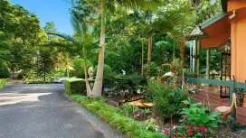 Escarpment Retreat