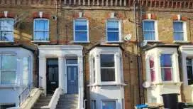 Modern 2BR London Apt Near Tube