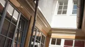 乐天背包客旅舍