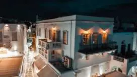 One Manto Square