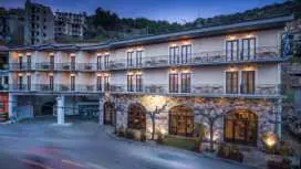 Arahova Inn