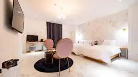 HOTEL RAUM