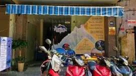 Frontier Hostel & Tours