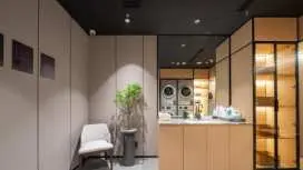 大连星海广场中山路亚朵酒店