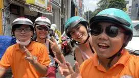 バイクで巡るサイゴン日帰り観光ツアー:チャイナタウン、フラワーマーケット、オプションで地元料理とベトナムコーヒー体験 | ホーチミン