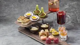 คอสเวย์เบย์ | โรงแรมคราวน์พลาซ่า ฮ่องกง คอสเวย์เบย์ | คลับ@28 | ชายามบ่าย