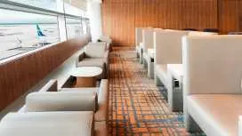 トロント ピアソン国際空港 (YYZ) のプラザ プレミアム ラウンジ サービス |