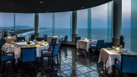 White Lotus Restaurant and Rooftop at Hilton Resort & Spa (Hua Hin) | 프라추압 키리 칸