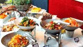 Tsim Sha Tsui | Harlan's Bar | 270° Victoria Harbour Night View | Seafood Semi-Buffet Lunch, All-You-Can-Eat Seafood Starters Semi-Buffet Dinner, Four-Course Skyview Dinner Set | Exquisite Western & Continental Cuisine | KKday Exclusive Offer