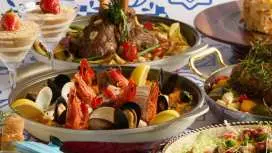 自助山|灣仔|全港唯一360°旋轉餐廳|自助午餐、任食海鮮自助晚餐