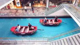 新加坡濱海灣金沙購物中心(The Shoppes at Marina Bay Sands)舢板船遊