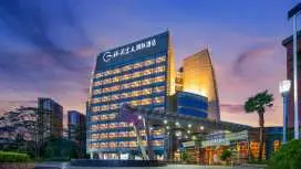 【中國】深圳觀瀾格蘭雲天國際酒店 Grand Skylight International Hotel Guanlan|飽覽觀瀾河及園林景觀客房|大型戶外園林泳池 戶外草坪 兒童遊樂區|延遲退房|鄰近地鐵4號線、山姆超市、觀瀾湖高爾夫球會、冰雪世界