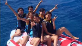 【從那霸出發】慶良間群島浮潛 + 1 項水上活動(方案與魚互動體驗)【3 小時】