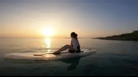[Limited to one group, fully reserved, drone photography available] ⭐️ Former USJ dancer as guide ⭐ Fully reserved private sunrise SUP tour "Experience the thrill of riding on the tranquil sea."