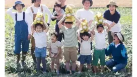 【兵庫・南あわじ】濱田ファミリーがお出迎え!土に触れ穏やかな時間の中でおいしさの秘密や農業の話を聴きながらの淡路島たまねぎ収穫体験