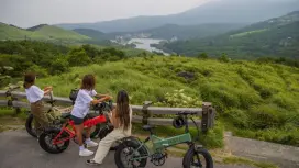 [Lake Shirakaba e-bike cycling tour] Tour a scenic route with MATE.BIKE!
