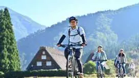 [Gifu/Shirakawa-go] Explore the nature-rich World Heritage site "Shirakawa-go" by e-bike - Private tour limited to one group (180-minute course) - Groups and couples welcome!