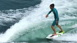 [คากาวะ, ทากามัตสึ, เขื่อนอุจิบะ] เหมาะสําหรับมือใหม่! สัมผัสประสบการณ์เวคเซิร์ฟและโต้คลื่นอย่างสง่างาม! (15 นาที)