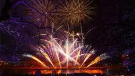 富山縣壯麗的自然風光、天晴海岸和富山玻璃美術館 | 富山夜間櫻花煙火表演【冠夕煙火交響曲】【從金澤站或富山站出發】