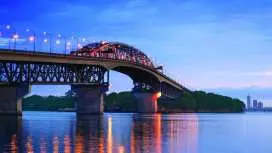 与媒体一起体验AJ Hackett大桥蹦极或攀爬 | 奥克兰