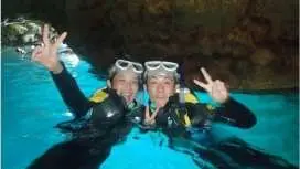 (青の洞窟)一組貸切専属ガイドプライベートシュノーケルツアー水中写真魚&魚エサ無料♪泳ぎに自信のない方も安心♪