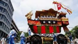 【JR京都駅八条口8:30集合】|ガイド解説付!観覧席で見る「祇園祭・後祭」山鉾巡行と高雄観光ホテル川床料理