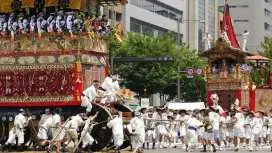 【JR京都駅八条口9:10集合】|ガイド解説付!観覧席で見る「祇園祭・前祭」山鉾巡行としょうざんリゾート京都のご昼食