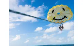 【沖縄・うるま市】パラセーリング県内最長・絶景300mロープ!最高高度130mを超える高さから最高の絶景をお楽しみください!