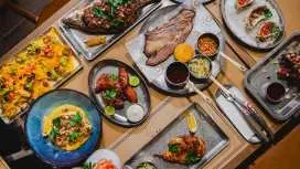 voco 曼谷 Surawong 的 DECKLES Smokehouse | แขวงสี่พระยา