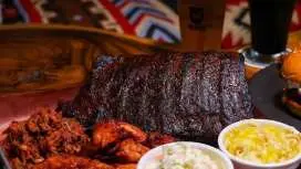 穴居人のバーベキュー (ラヨーン) | ประเทศไทย