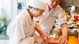 การพลิกโฉมวงการเชฟ: ประสบการณ์การทําซูชิต้นตํารับแท้ๆ ที่ร้าน Fukuoka Sushi Sanyo