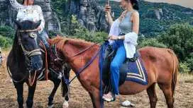 คาสตรากิ: ขี่ม้าชมธรรมชาติยามเช้าที่เมเตโอรา พร้อมเยี่ยมชมอาราม | ประเทศกรีซ