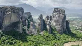 ทัวร์ชมพระอาทิตย์ตกใน "ป่าหิน" ของเมเทโอรา พร้อมอาหารค่ําสไตล์กรีก | ประเทศกรีซ