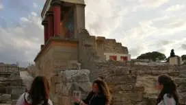 Guided tour of Knossos Palace in Spanish|Greece