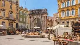 From Zagreb to Istria: Private Day Trip to Pula and Rovinj|Croatia