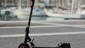 巴塞隆纳:电动滑板车出租 - 探索城市|西班牙