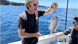 【宜野湾港マリーナ発】中型クルーザーで行く沖釣り体験!手ぶらでOK!≪初心者・お一人様・カップル・ファミリー・友人・女性にオススメ≫