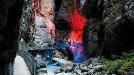 Tour of Glacier Canyon Grindelwald